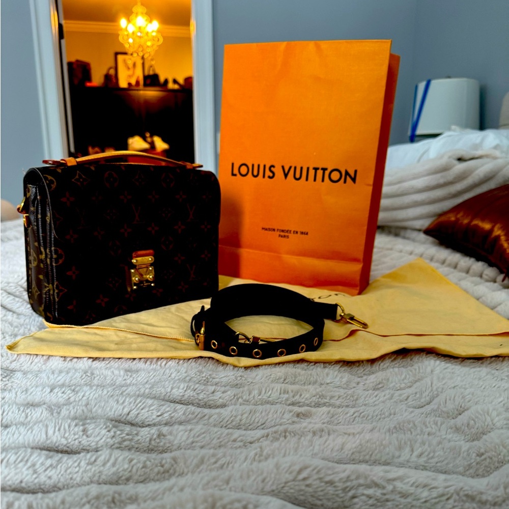 Authentic Louis Vuitton Pochette Metis.  Great condition. Worn only a few times.